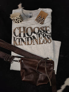 Leopard Choose Kindness - graphic tee - size small