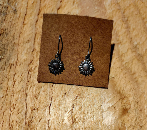 Antique Silver Tone Sunflower earrings
